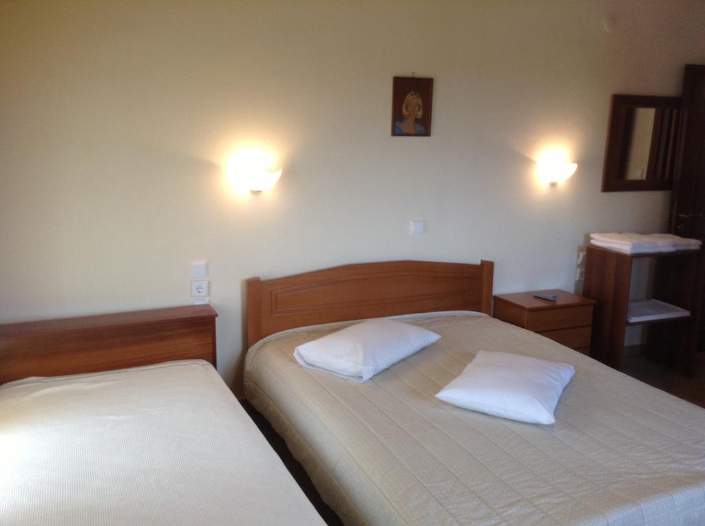 Guesthouse Lamprini نيوكوريون الغرفة الصورة