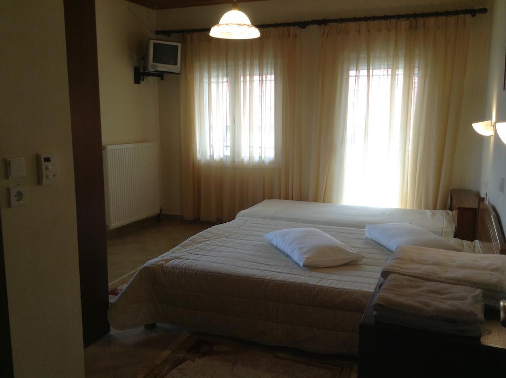 Guesthouse Lamprini نيوكوريون الغرفة الصورة