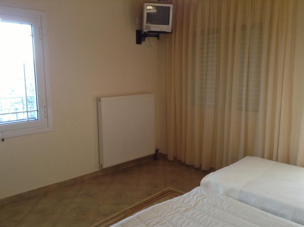 Guesthouse Lamprini نيوكوريون الغرفة الصورة
